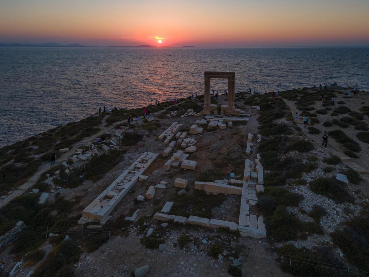Portara Seaside Luxury Suites Naxos City Εξωτερικό φωτογραφία