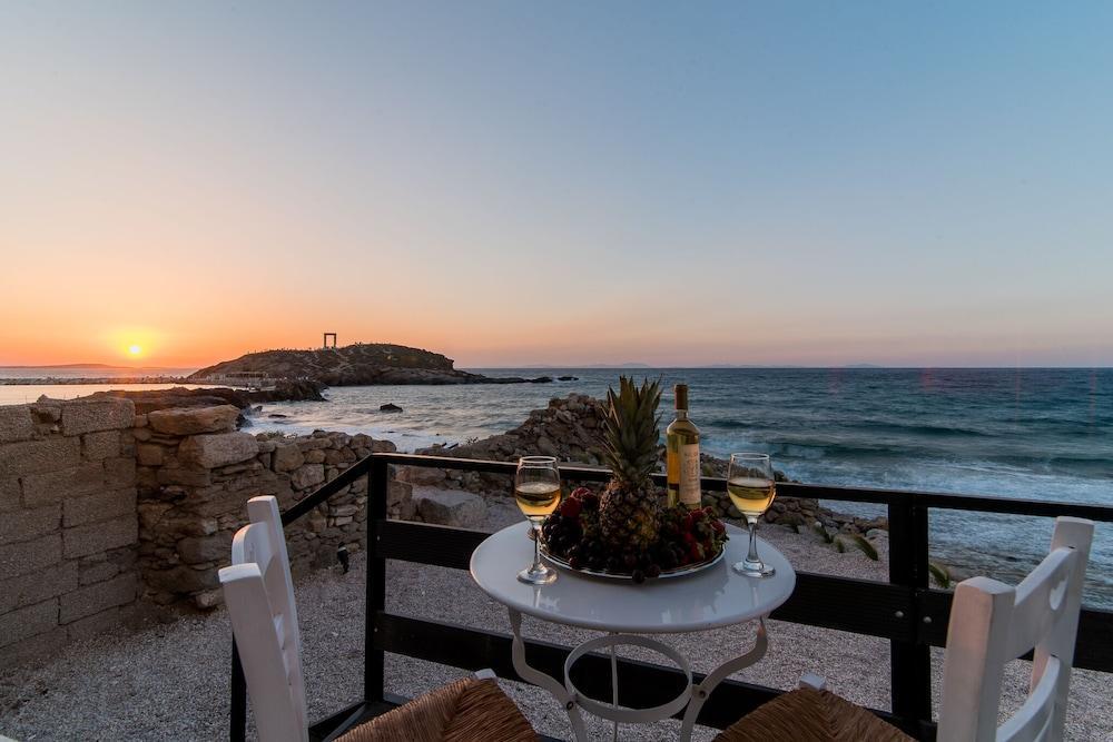Portara Seaside Luxury Suites Naxos City Εξωτερικό φωτογραφία