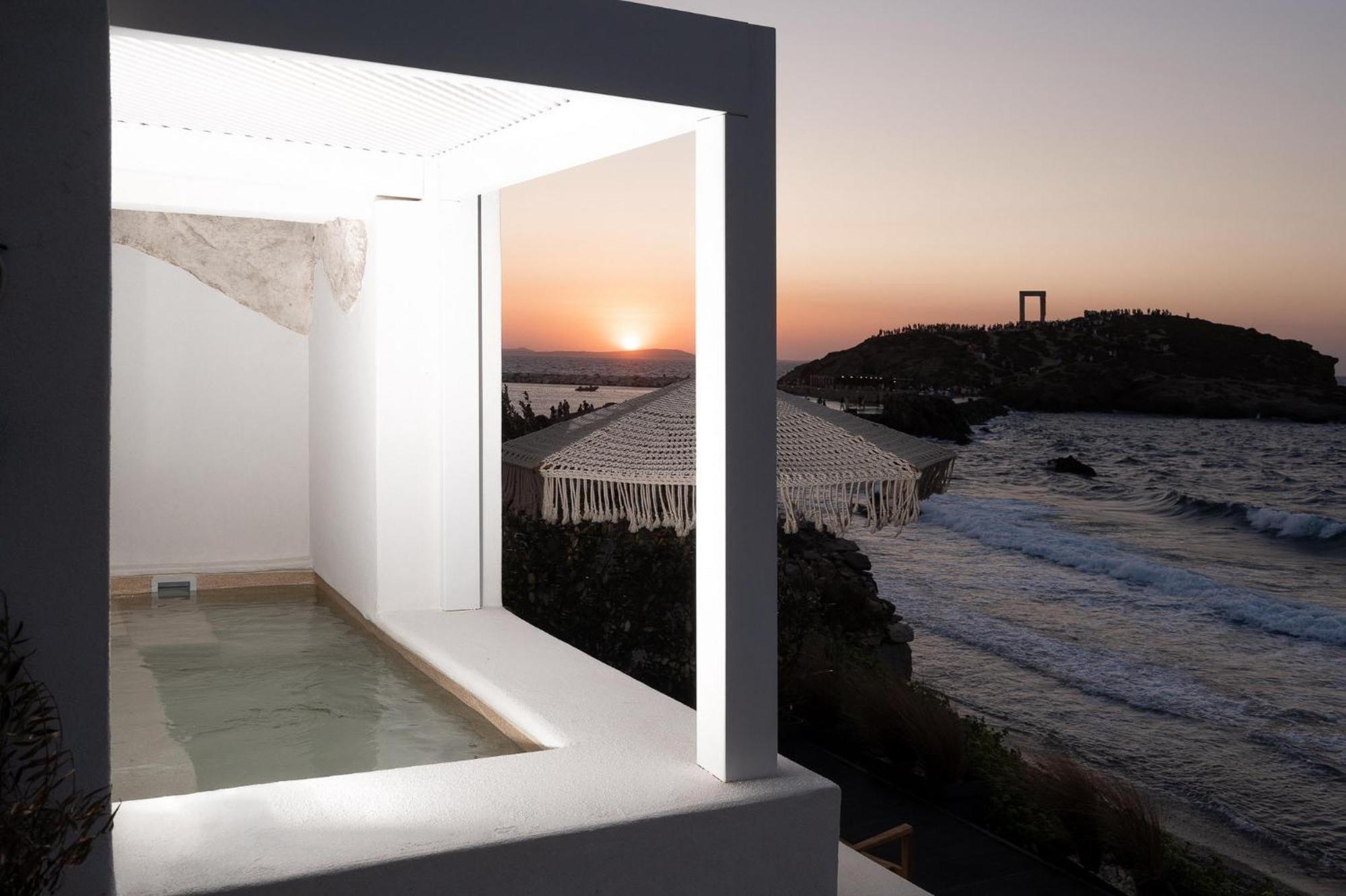 Portara Seaside Luxury Suites Naxos City Εξωτερικό φωτογραφία