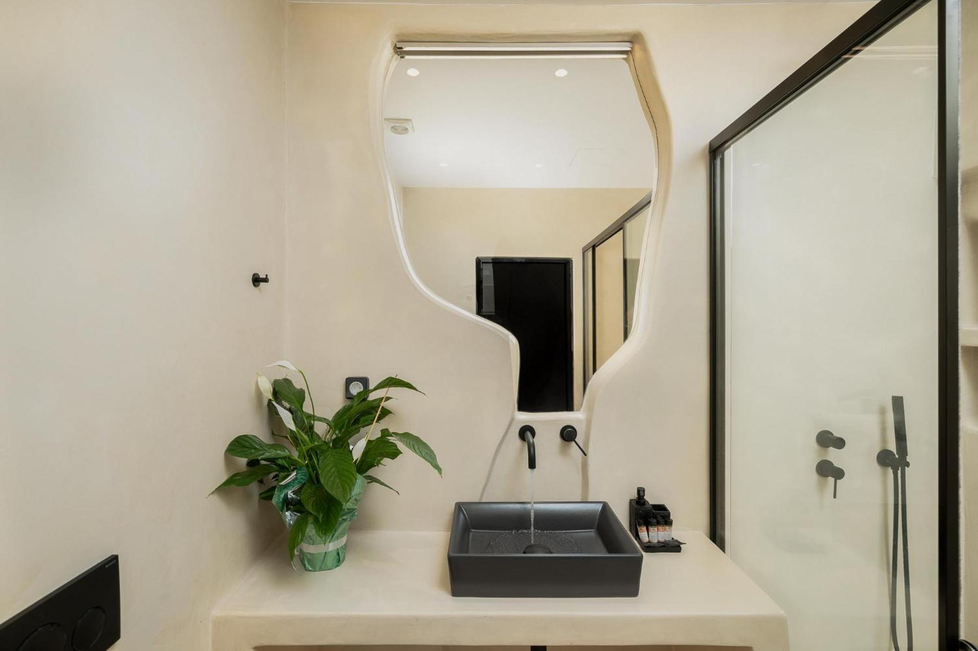 Portara Seaside Luxury Suites Naxos City Εξωτερικό φωτογραφία