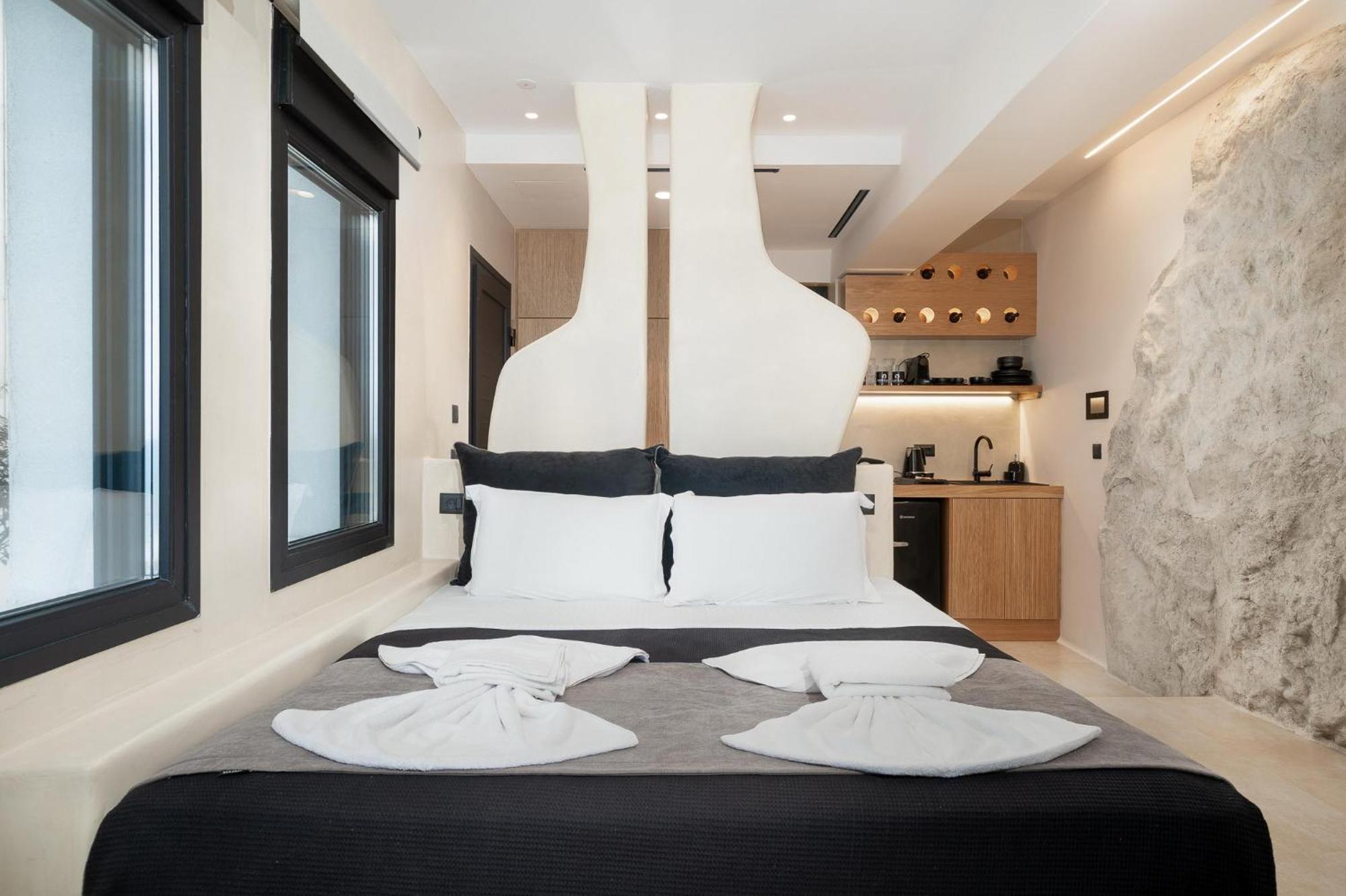 Portara Seaside Luxury Suites Naxos City Εξωτερικό φωτογραφία