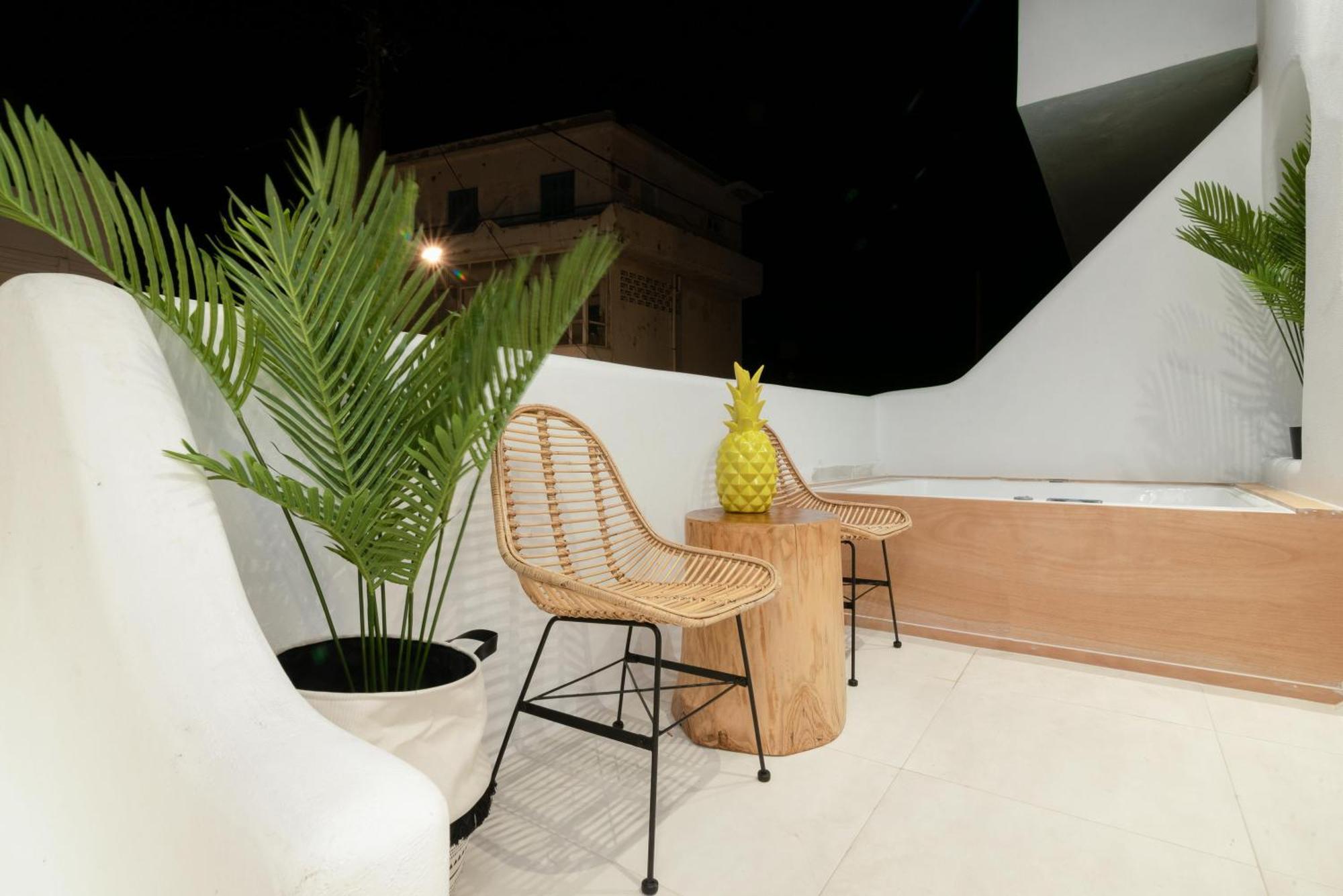 Portara Seaside Luxury Suites Naxos City Εξωτερικό φωτογραφία